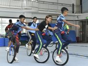 Cina: Hebei, tirocinanti stranieri praticano acrobatica a Wuqiao