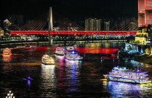 Cina: panorama urbano notturno della città di Chongqing