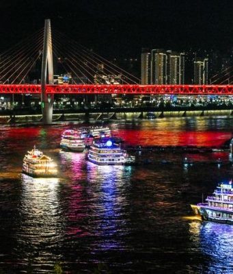 Cina: panorama urbano notturno della città di Chongqing