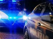 Aggredisce un uomo con una catena. Disarmato da un agente e arrestato