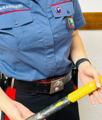 Minaccia di morte l’ex moglie con un martello, arrestato