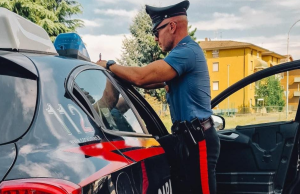 19enne, ricercato, alla vista dei Carabinieri tenta la fuga. Arrestato