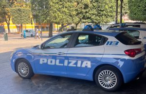 Ragazza aggredisce e ferisce un agente: 21 giorni di prognosi