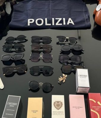 Rubano nel centro commerciale. Tre pluripregiudicati in manette