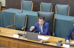 Buona la seconda per la mozione Ramelli. Assente la minoranza