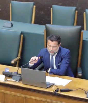 Buona la seconda per la mozione Ramelli. Assente la minoranza