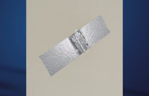 Mangiata (ancora) la banana di Cattelan. Il video dei bresciani presenti