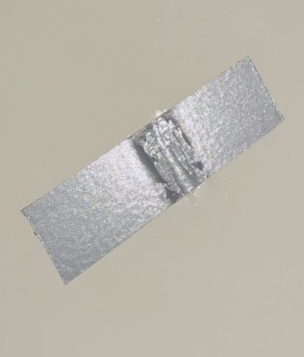 Mangiata (ancora) la banana di Cattelan. Il video dei bresciani presenti