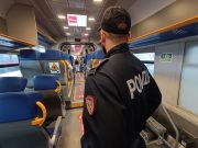 Atti osceni in treno davanti a un bambino: denunciato ed espulso