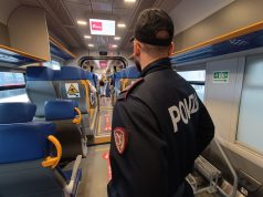 Atti osceni in treno davanti a un bambino: denunciato ed espulso