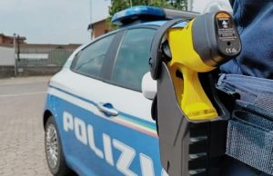 Furto e aggressione all’Esselunga: 28enne, bloccato con il Taser