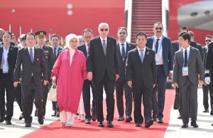 Cina: arrivo del presidente turco Erdogan per il vertice SCO 2025