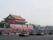 Cina: formazioni di armamenti attraversano piazza Tian’anmen durante commemorazioni per V-Day