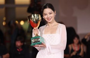 Xin Zhilei vince premio come miglior attrice all’82esima Mostra del cinema di Venezia