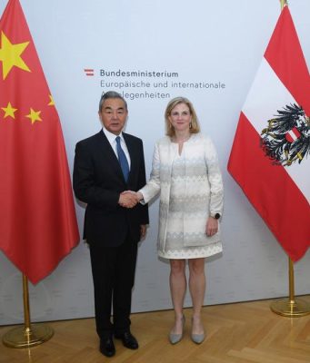 Cina-Austria: colloqui tra Wang e la ministra Meinl-Reisinger a Vienna