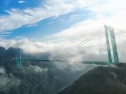 Cina: il ponte più alto del mondo apre al traffico nel Guizhou