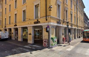 Brescia, ruba in due negozi del centro: arrestato 53enne