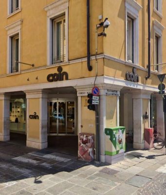 Brescia, ruba in due negozi del centro: arrestato 53enne