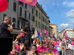 Brescia Pride, la diretta del corteo è dal carro di Èlive