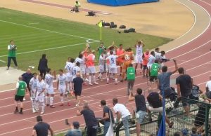 I giocatori dell’Union festeggiano sotto la curva dei tifosi – VIDEO