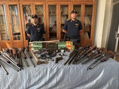Pistole, fucili, sciabole: raffica di revoche di “porto d’armi” e sequestri