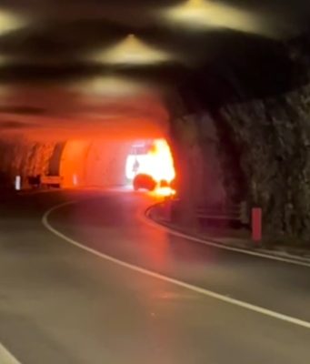 Incidente con auto in fiamme sulla Sp510, 3 feriti gravi. VIDEO
