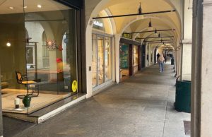 Il commercio bresciano ha perso 2.000 attività dal 2019. Tiene il Garda