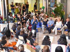 Primo giorno di scuola a Brescia: festa alla Carducci