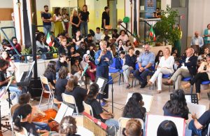 Primo giorno di scuola a Brescia: festa alla Carducci