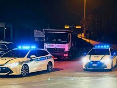 Rezzato, consumava droga alla guida. Dietro aveva una pattuglia