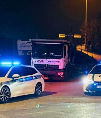 Rezzato, consumava droga alla guida. Dietro aveva una pattuglia