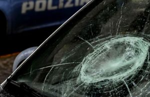 Arrestato il ladro seriale che distruggeva i vetri delle auto a Brescia