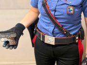 Viola il divieto di avvicinamento: arrestato con una pistola clandestina