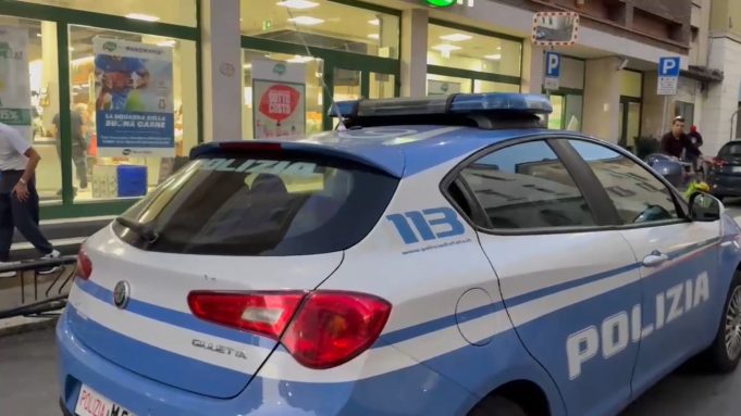 aggressione supermercato pam via porcellaga