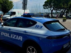 Colto in flagranza mentre cede cocaina: arrestato, sarà espulso