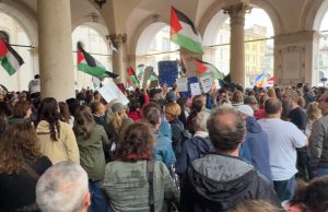 Sotto la pioggia per la Palestina: “Non possiamo restare indifferenti”