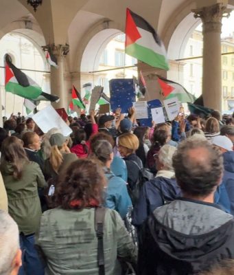 Sotto la pioggia per la Palestina: “Non possiamo restare indifferenti”