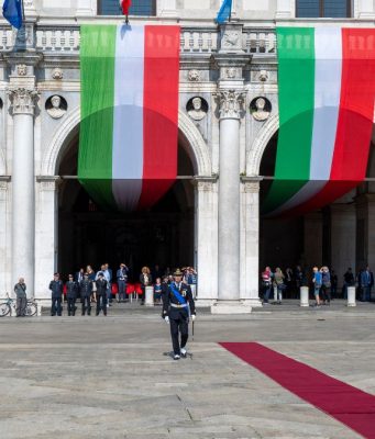 4 Novembre, la cerimonia in Piazza Loggia con le Forze Armate