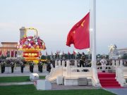 Cina: a Pechino cerimonia alzabandiera per 76mo anniversario della fondazione della Repubblica popolare cinese