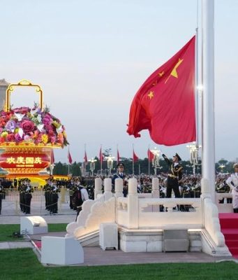 Cina: a Pechino cerimonia alzabandiera per 76mo anniversario della fondazione della Repubblica popolare cinese