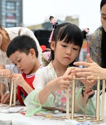 Cina: popolazione celebra Festa di metà autunno