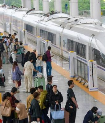 Cina: 16,34 mln viaggi transfrontalieri durante otto giorni di vacanze