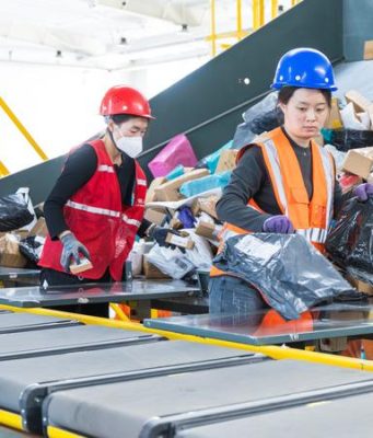 Cina: volume delle consegne espresse supera 150 miliardi di pacchi