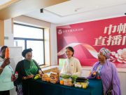 Cina: a Pechino delegate visitano centro servizi durante incontro su donne