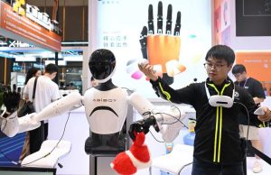 Cina: area dedicata ai robot di servizio alla 138ma Fiera di Canton