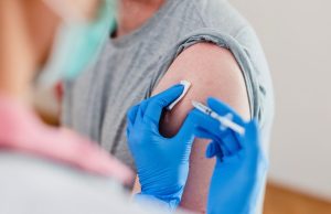 Antinfluenzale al via, Bertolaso: “Campagna vaccinale imponente”