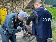 Armi clandestine, trappole e droga in casa: arrestato 45enne