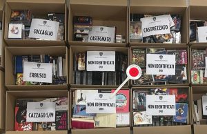 Arrestato il “topo di biblioteca”: rubati quasi mille DVD e 200 libri
