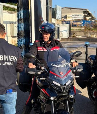 Autolavaggi e distributori: 4 denunciati e 2 attività sospese