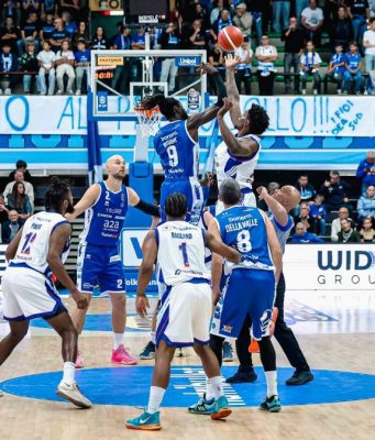 Brescia espugna Treviso dopo un overtime: 102-100 il finale